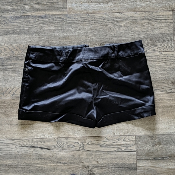 Black booty shorts - Picture 2 of 3